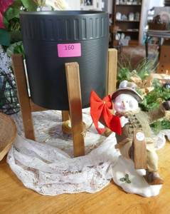 Heavy ceramic planter with stand and snowman