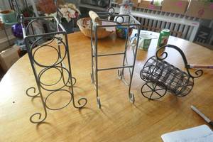 3 Wine bottle holders