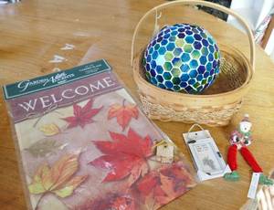 6 inch mozaic gazing ball, basket and garden flag