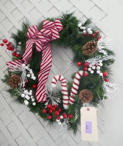 Nice big holiday wreath 28