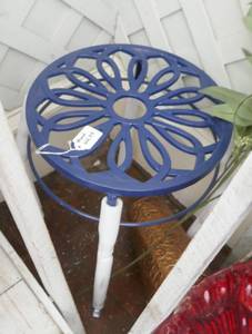 Cute metal milk stool style plant stand