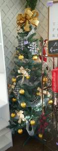 6 ft Christmas tree all decorated for you