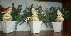 Holiday dcor items
