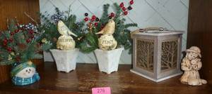 Holiday dcor items