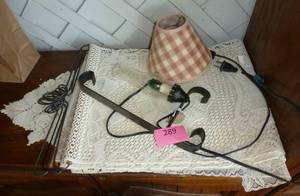 Small wall lamp and 3 lace wall hangings