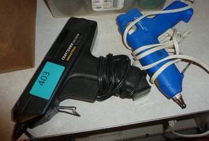 2 glue guns