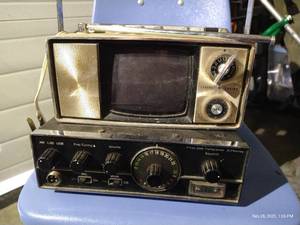 lot 48 image: Vintage Pinto Transceiver & JVC Nivico Transistor TV
