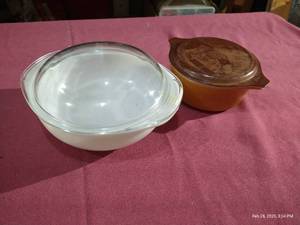 lot 80 image: (2) Vintage Pyrex Covered Dishes