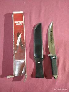 lot 101 image: Fixed Blade Hunting Knife