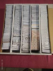 lot 112 image: 5000 Count Box of Hockey Cards - NICE