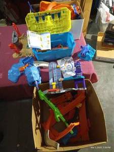 lot 146 image: Large Lot of Hot Wheels Track