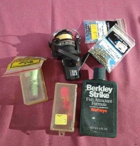 lot 180 image: Miscellaneous Fishing Lot - Reel, Tackle, Etc