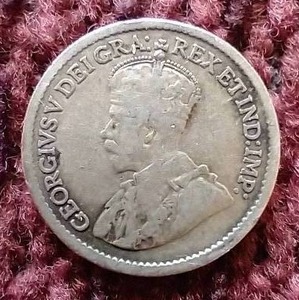 lot 203 image: 1917 Canadian Silver 5 Cent Coin