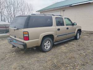 lot 1 image: 2005 Chevy 4x4 Suburban - NO RESERVE