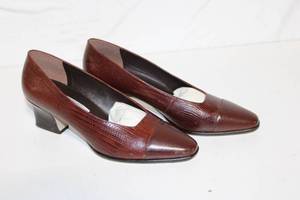 lot 25 image: Bandolino Womens Heeled Brown Lizard-Pattern Shoes Size 8.5N