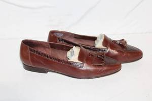 lot 31 image: Pair of Womens Brown Leather Loafers with Tassels, Size 8 12