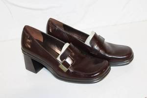 lot 37 image: Womens Facailenn Brown Leather Loafers Size 8.5M