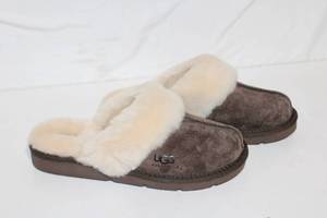 UGG Women's Cozy II Brown Slippers with Shearling Lining - Size 9