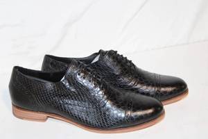 lot 48 image: Mens Black Leather Dress Shoes with Embossed Design, Size 8.5