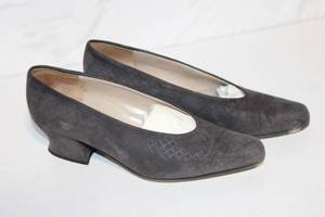 lot 49 image: Vagabond Womens Suede Heels, Size 8.5