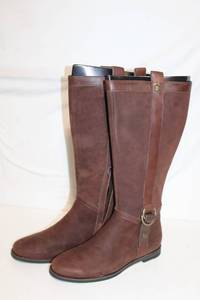 lot 50 image: Pair of Brown Leather Equestrian-Style Boots - Size 8.5