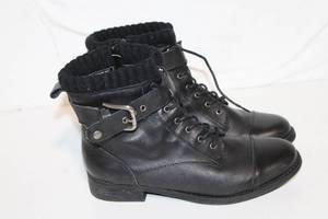 lot 60 image: Pair of Arturo Chiang Womens Black Leather Boots Size 8 12M