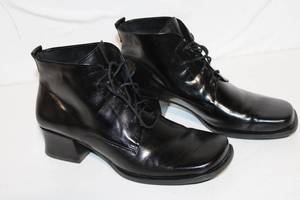 lot 65 image: Pair of Black Leather Ankle Boots Made in Brazil