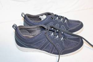 lot 67 image: Womens Comfortable Casual Sneakers - Size 8.5, GreyBlue