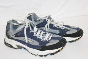 lot 71 image: Pair of Skechers Athletic Shoes in Blue and Gray