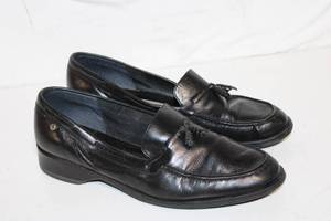 lot 78 image: Pair of Mens Black Leather Loafers