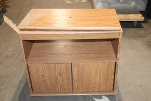 lot 104 image: Oak Finish Entertainment Console Cabinet
