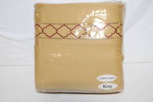 lot 107 image: King Size Bed Sheet Set with 2 Pillow Cases in Gold