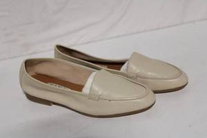 lot 122 image: Womens Nine West Loafers Size 8 12M in Cream Color