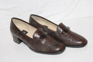 lot 123 image: Pair of Womens Brown Leather Loafers Size 8.5