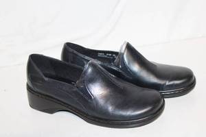 lot 126 image: Clarks Womens Black Slip-On Leather Shoes Size 8.5M