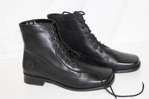 lot 127 image: Pair of Black Leather Ankle Boots Size 8.5M