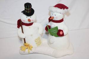 lot 135 image: Festive Snowman Holiday Decorations Set