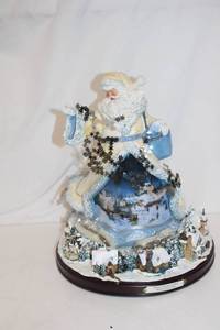 lot 154 image: Snow Globe Santa Claus Figurine with Glitter Details
