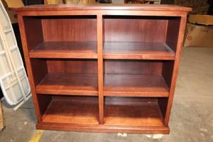 lot 157 image: Wooden Bookshelf with Adjustable Shelves
