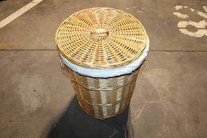 lot 178 image: Woven Wicker Laundry Basket with Removable Liner
