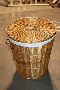 lot 179 image: Large Wicker Laundry Basket with Removable Liner