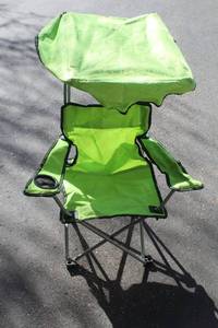 lot 9 image: Green Folding Camping Chair with Sunshade and Cup Holder