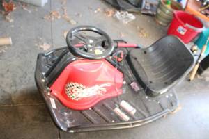 lot 11 image: Razor Crazy Cart Electric Ride-on with Instant Air Pump