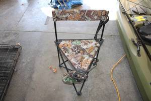 lot 17 image: Gander Mountain Camo Folding Tripod Chair