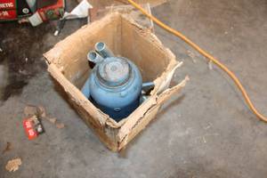 lot 20 image: Used OTC Weight Lifters Model 5220 with 20 Ton Capacity