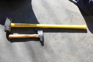 lot 30 image: Truper Sledgehammer and Axe Set
