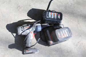 lot 34 image: Porter Cable 18V Cordless Drill with 2 Batteries and Charger