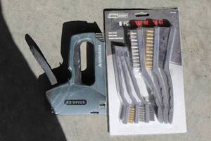 lot 68 image: Stanley Aluminum Staple Gun and 6-Piece Wire Brush Set