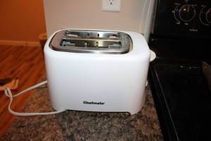 lot 72 image: Chefmate 2-Slice Toaster with Adjustable Browning Control