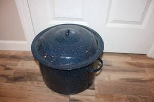 lot 83 image: Large Blue Graniteware Canning Pot with Rack and Lid